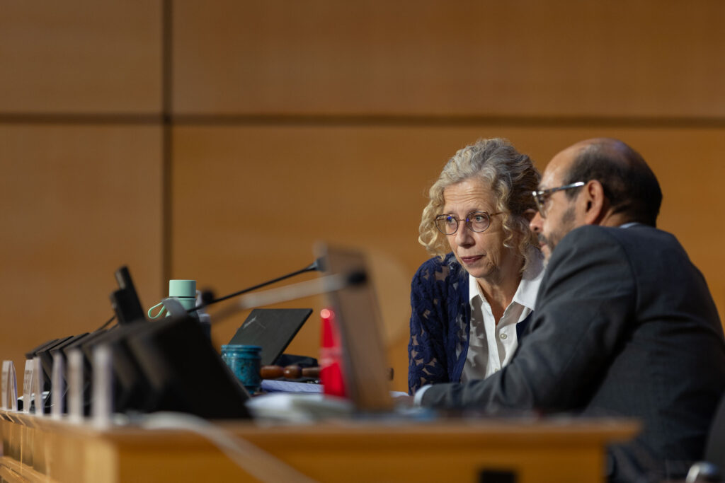 Inger Andersen, Executive Director, UNEP, consults with INC Chair Luis Vayas, Ecuador IISD/ENB - Kiara Worth 